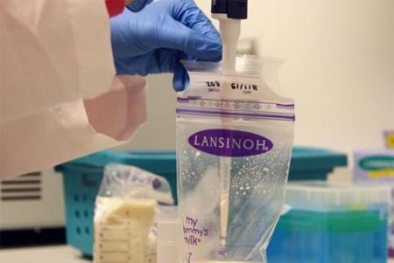 Mua-bán sữa mẹ: Cẩn thận rước họa cho con